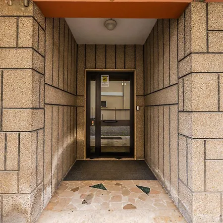 Penzion Smart Near Policlinico & Center