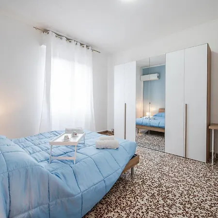 Penzion Smart Near Policlinico & Center