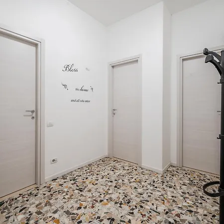 Smart Near Policlinico & Center *