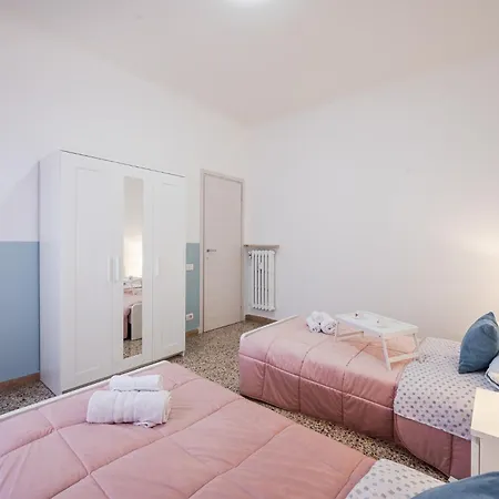 Smart Near Policlinico & Center Penzion Modena